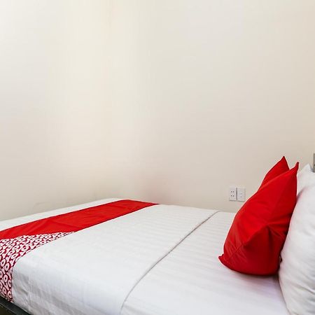 Oyo 438 Small Bay Hotel مدينة هوشي منه المظهر الخارجي الصورة