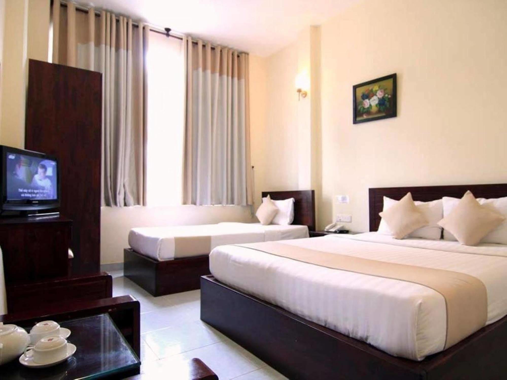 Oyo 438 Small Bay Hotel مدينة هوشي منه المظهر الخارجي الصورة