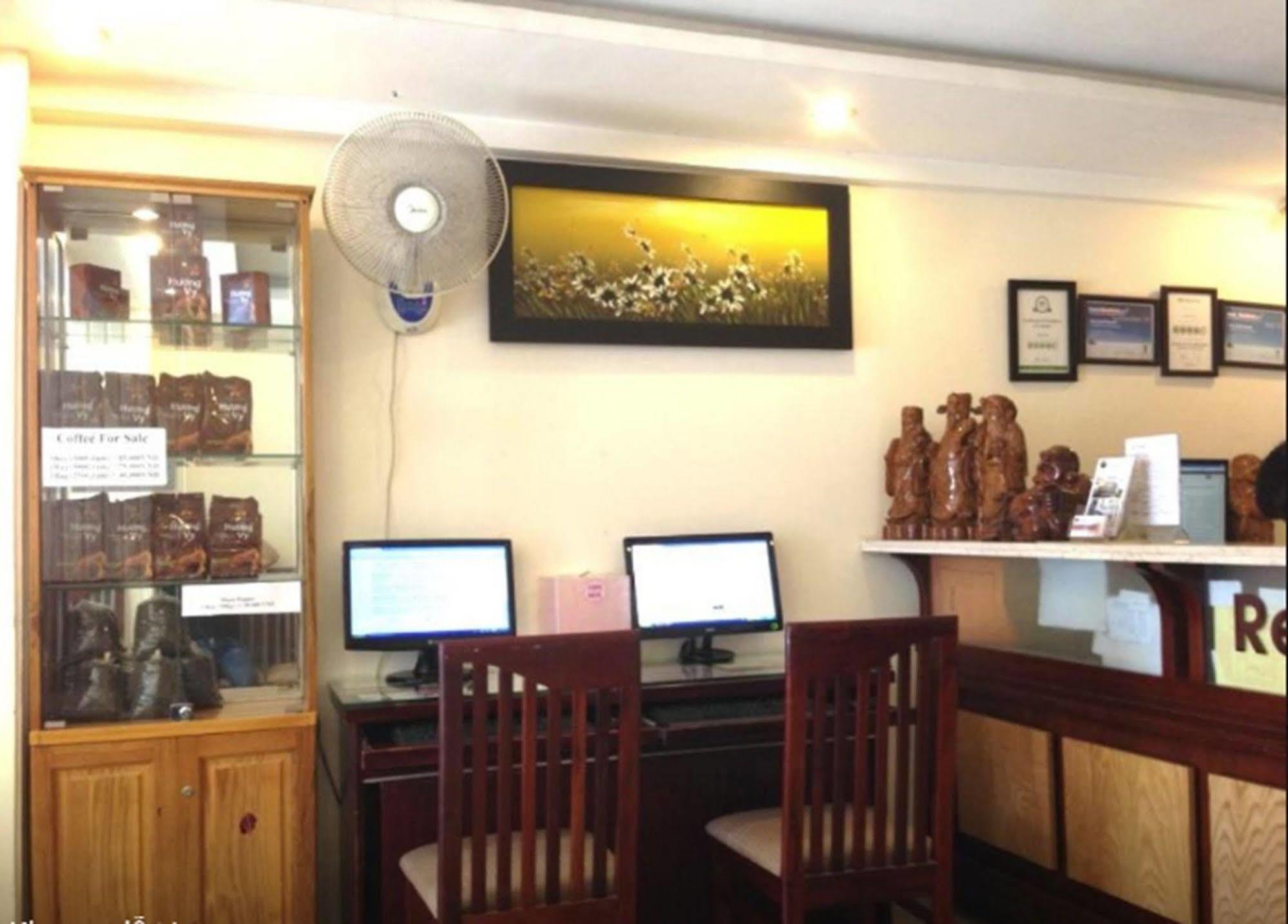 Oyo 438 Small Bay Hotel مدينة هوشي منه المظهر الخارجي الصورة
