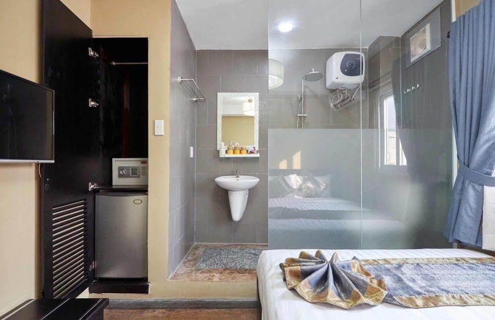 Oyo 438 Small Bay Hotel مدينة هوشي منه المظهر الخارجي الصورة