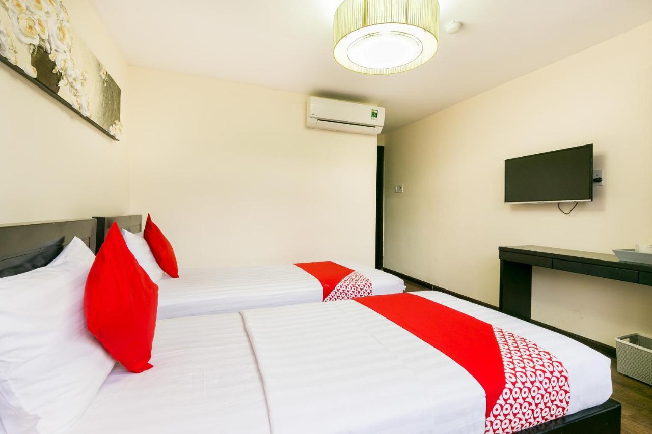Oyo 438 Small Bay Hotel مدينة هوشي منه المظهر الخارجي الصورة