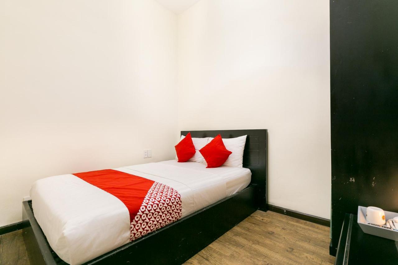 Oyo 438 Small Bay Hotel مدينة هوشي منه المظهر الخارجي الصورة