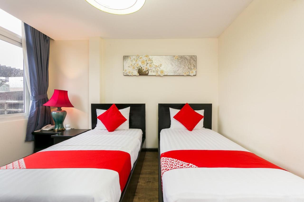 Oyo 438 Small Bay Hotel مدينة هوشي منه المظهر الخارجي الصورة