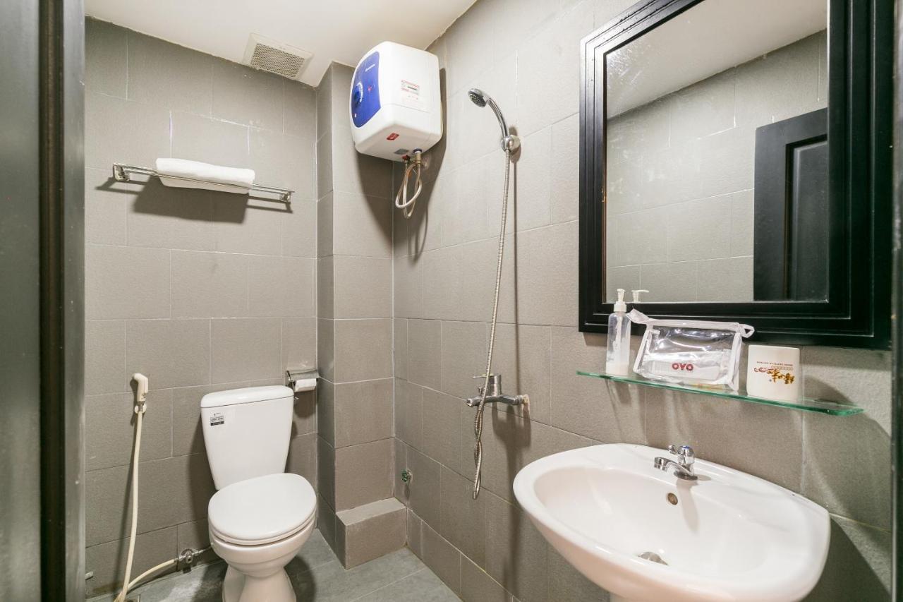 Oyo 438 Small Bay Hotel مدينة هوشي منه المظهر الخارجي الصورة